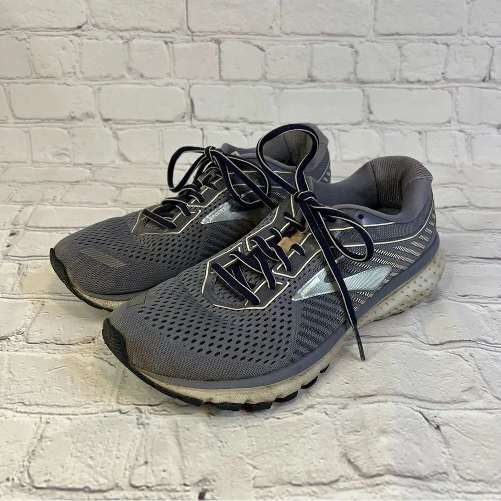 Women's
Brooks Ghost 12 size 9.5